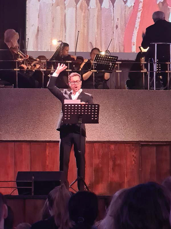 Павел Деревянко (Москва) и Камерный оркестр филармонии, «Сказки с оркестром», 22 Апреля 2023г. — фото 2