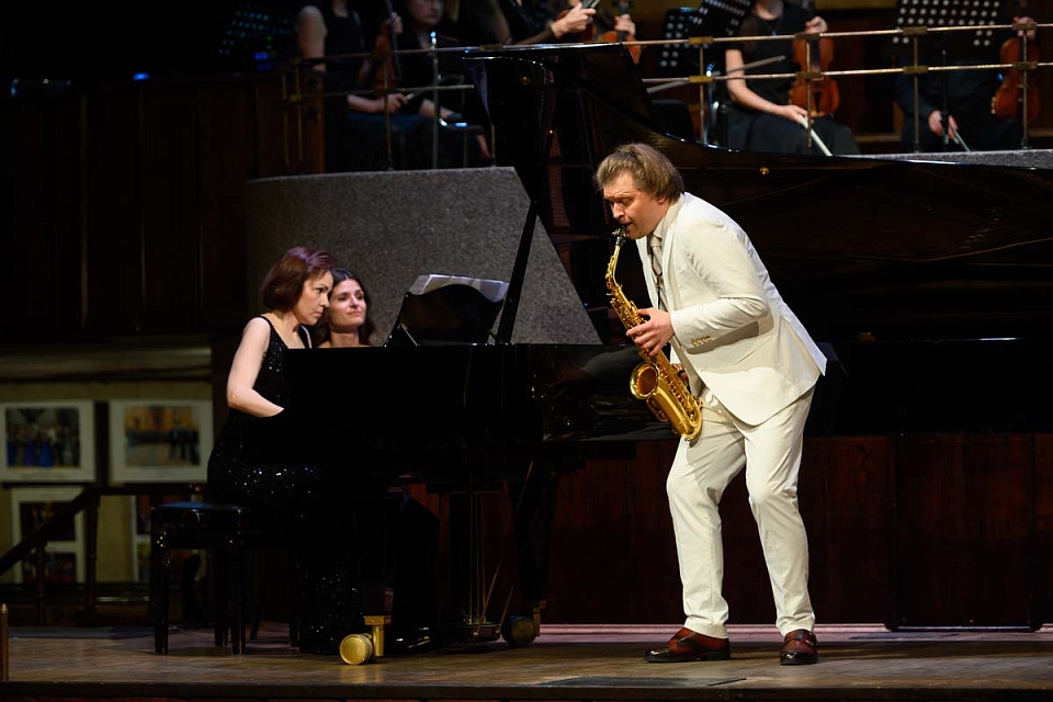 «САКСОФОН. РОЯЛЬ. ОРКЕСТР» С. КОЛЕСОВ, КАМЕРНЫЙ ОРКЕСТР И А. УШАКОВА, «РУССКАЯ МУЗЫКА НА БАЛТИКЕ», 25 Мая 2024г. — фото 15