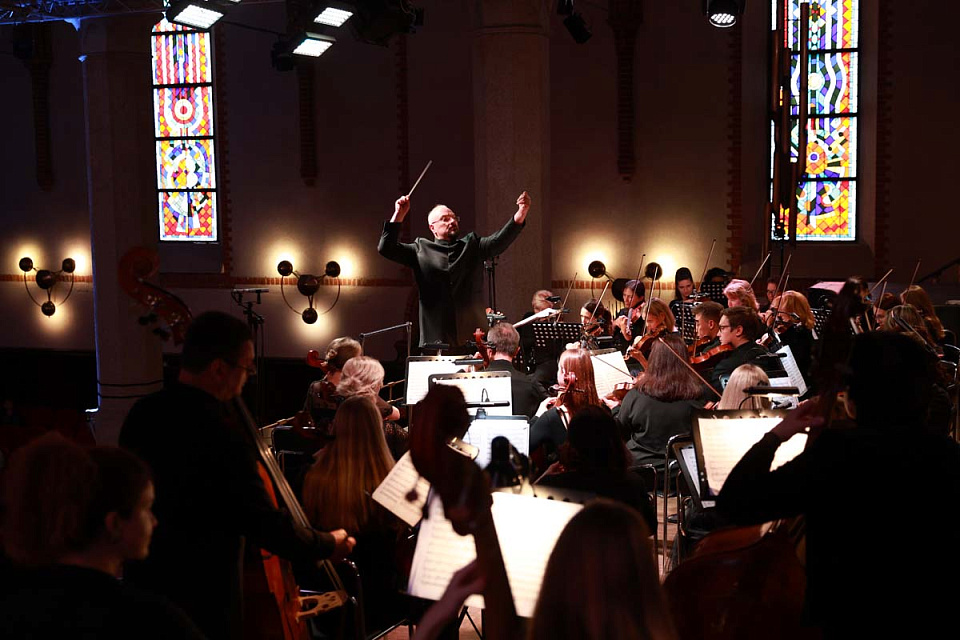 Выступление Камерного оркестра филармонии и учащихся и преподавателей ЦМШ-АИИ из Москвы и Калининграда, 28 Сентября 2025г. — фото 7