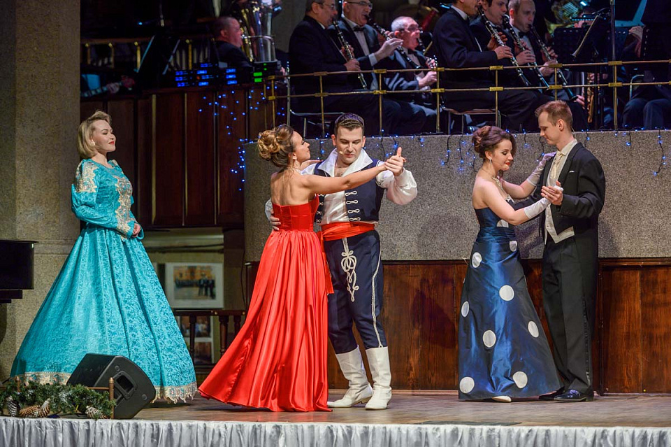 «Новогодний бал у Имре Кальмана», ПРЕМЬЕРА! Концертный духовой оркестр и солисты филармонии, 27 Декабря 2024г. — фото 3