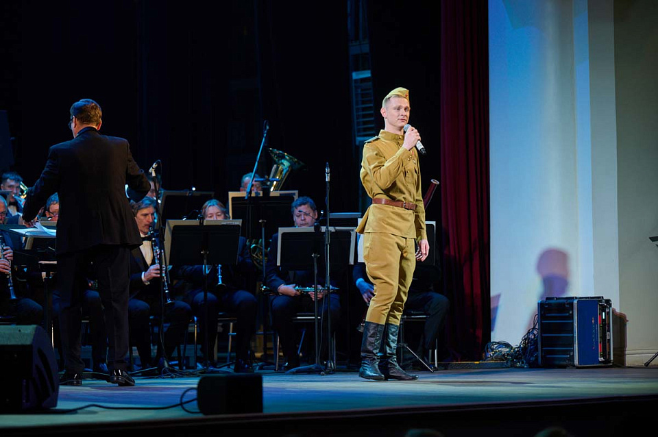 Финальный концерт проекта "Поезд Победы" в исполнении солистов филармонии, Тульского Губернаторского духового оркестра, Тула, 3 Декабря 2025г. — фото 10