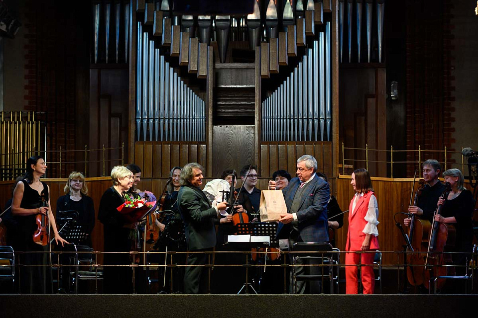 Камерный оркестр и солисты филармонии, дирижёр Фахраддин Керимов, фестиваль "Русская музыка на Балтике", 18 Мая 2024г. — фото 17