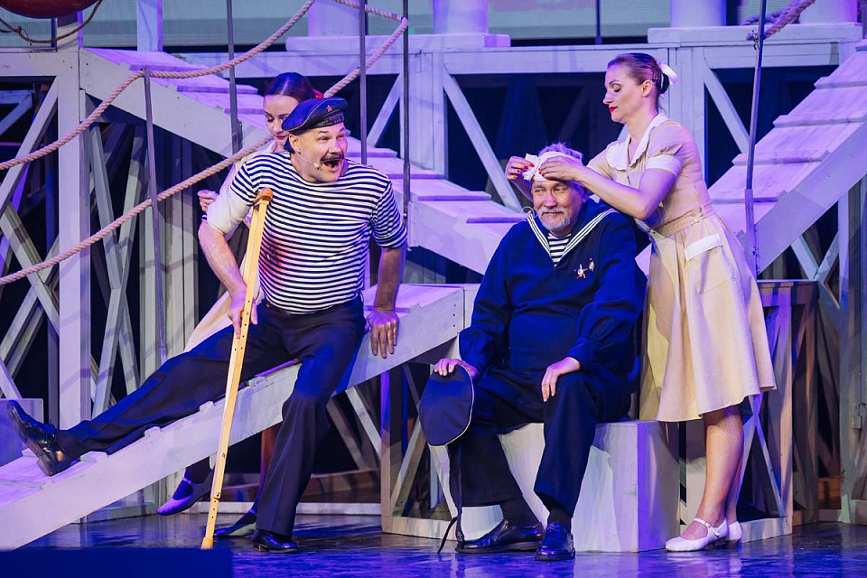 Музыкальный спектакль "Раскинулось море широко", театр эстрады "Янтарь-холл", Светлогорск, 22 Июня 2025г. — фото 21