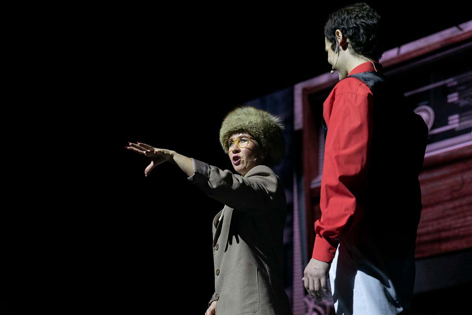 Мюзикл в духе 60-х «А у нас во дворе...» (театр эстрады «Янтарь-холл», г. Светлогорск), 26 Февраля 2023г. — фото 31