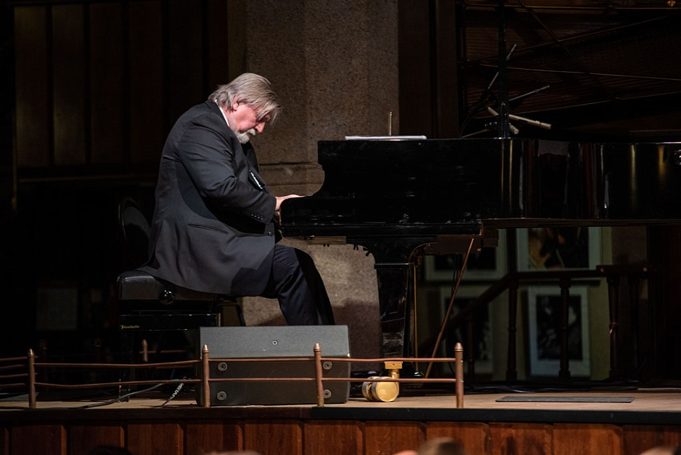 XIX МЕЖДУНАРОДНЫЙ ФЕСТИВАЛЬ "ДЖАЗ В ФИЛАРМОНИИ". трио Валерия Гроховского и камерный оркестр, 19 Ноября 2022г. — фото 27