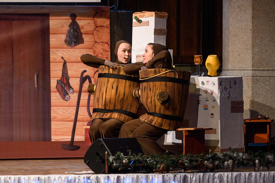 «Пароль — по щучьему велению», семейное новогоднее представление в исполнении солистов и артистов филармонии, декабрь 2024 г — янв, 25 Декабря 2024г. — фото 11