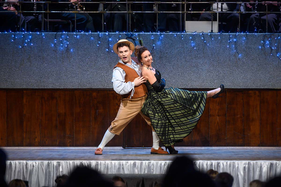 «Новогодний бал у Имре Кальмана», ПРЕМЬЕРА! Концертный духовой оркестр и солисты филармонии, 27 Декабря 2024г. — фото 22