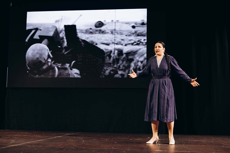 Концерт проекта "Поезд Победы" в исполнении солистов филармонии, Большой зал Екатерининского собрания, Санкт-Петербург, 18 Ноября 2025г. — фото 11