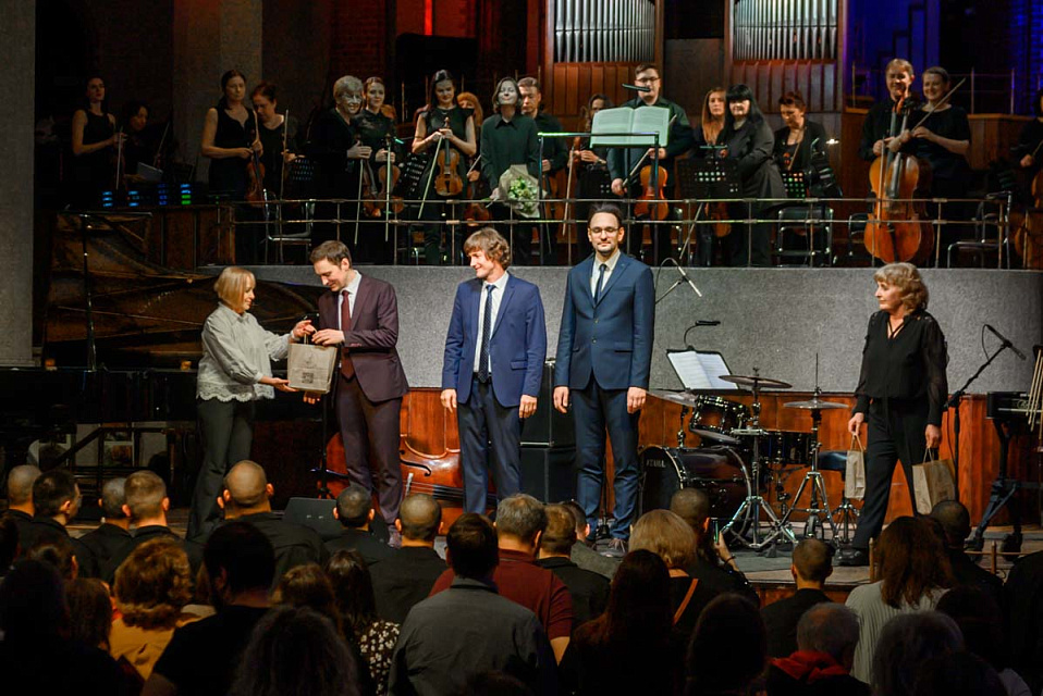 «Русская музыка в джазовых тонах», Камерный оркестр филармонии и Трио А. Маслова, 2 Мая 2025г. — фото 17