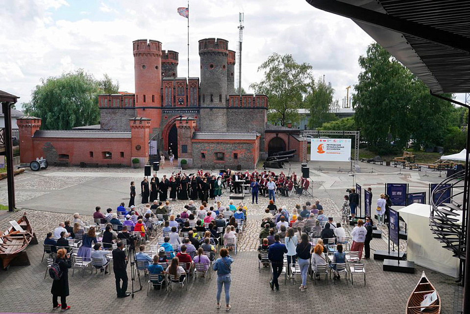 Концертный духовой оркестр принял участие в «Петровскик музыкальных ассамблеях», 12 Июля 2022г. — фото 9