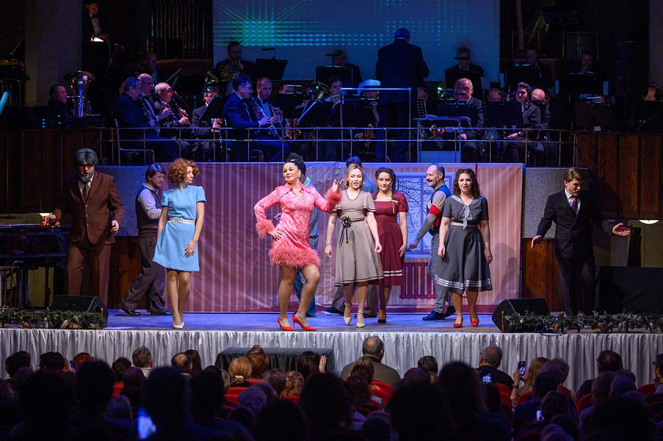 «А у нас во дворе...», мюзикл в духе 60-х, Концертный духовой оркестр и солисты филармонии,танц.группа Ансамбля песни и пляски ДКБ, 1 Января 2025г. — фото 19