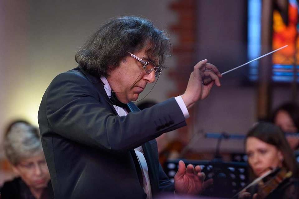 Камерный оркестр и солисты филармонии, дирижёр Фахраддин Керимов, фестиваль "Русская музыка на Балтике", 18 Мая 2024г. — фото 5