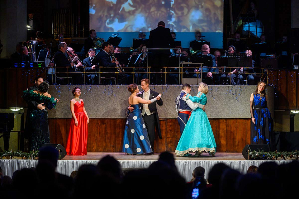 «Новогодний бал у Имре Кальмана», ПРЕМЬЕРА! Концертный духовой оркестр и солисты филармонии, 27 Декабря 2024г. — фото 2