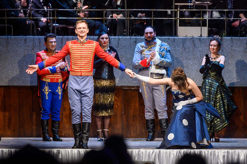 «Новогодний бал у Имре Кальмана», ПРЕМЬЕРА! Концертный духовой оркестр и солисты филармонии, 27 Декабря 2024г. — фото 27