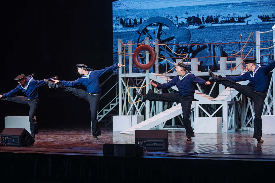 Музыкальный спектакль "Раскинулось море широко", театр эстрады "Янтарь-холл", Светлогорск, 22 Июня 2025г. — фото 23