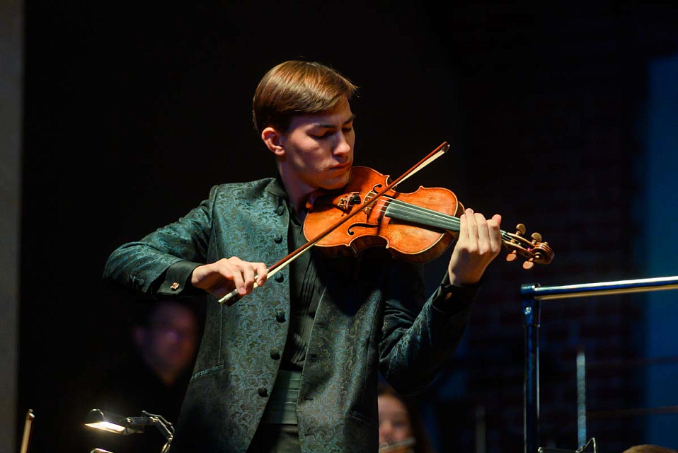 «МУЗЫКАЛЬНАЯ СБОРНАЯ РОССИИ». СИМФОНИЧЕСКИЙ КОНЦЕРТ из цикла к 65-летию Калининградской областной филармонии, 12 Октября 2024г. — фото 17