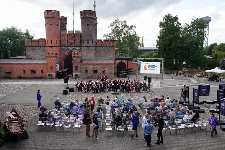 Концертный духовой оркестр принял участие в «Петровскик музыкальных ассамблеях», 12 Июля 2022г. — фото 2