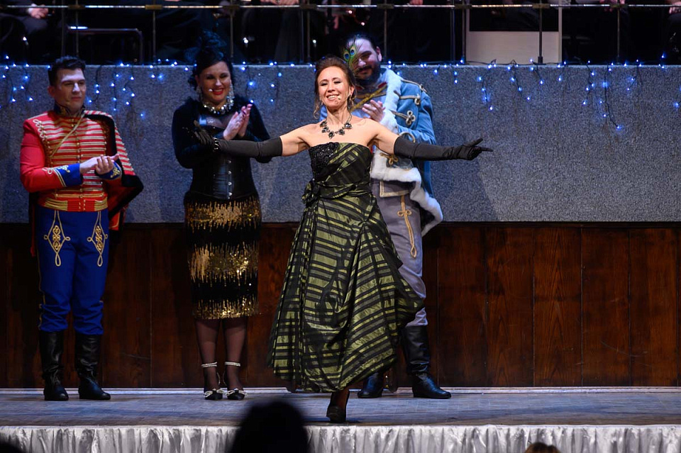 «Новогодний бал у Имре Кальмана», ПРЕМЬЕРА! Концертный духовой оркестр и солисты филармонии, 27 Декабря 2024г. — фото 28